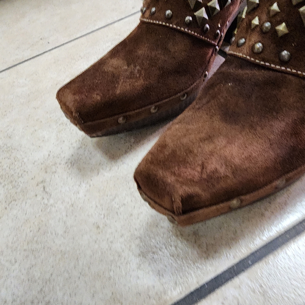 Donald Pliner Studded Suede Clog size 6 - Picture 5 of 13